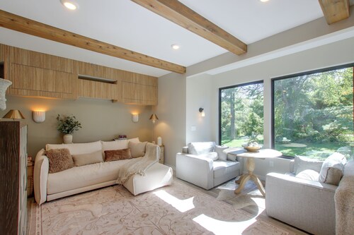 Mid-Century Modern Chateau du Coach House