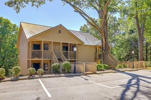 A two-story building with a balcony and a covered porch area. - Lake Lure Mtn Getaway w/ Private Balcony (Lake Lure)