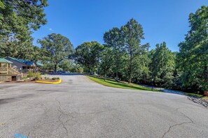 Property grounds - Lake Lure Mtn Getaway w/ Private Balcony (Lake Lure)