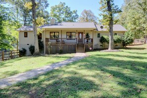 Front exterior - 5 Acres, Screened Porch! West Union Farmhouse (West Union)