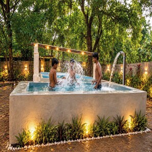 Bồn tắm spa ngoài trời