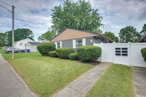 A residential house with a sloped roof, a fenced yard, and well-maintained hedges. - 2-Condo Hub! 1/2 Mi to University of Dayton (Dayton)