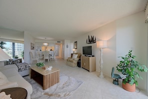 Living area - Oceanfront Marco Island Condo w/ Pool & Beach (Marco Island)