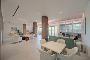 Interior - Oceanfront Marco Island Condo w/ Pool & Beach (Marco Island)