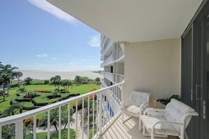 Property grounds - Oceanfront Marco Island Condo w/ Pool & Beach (Marco Island)