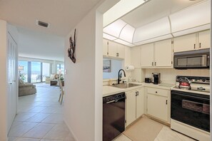 Private kitchen - Oceanfront Marco Island Condo w/ Pool & Beach (Marco Island)