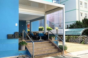 Tempat makan luar
