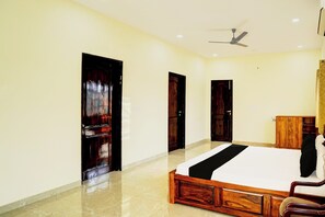 Room - Hotel O Godavari Lawn (Jabalpur)