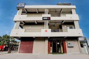 A multi-story hotel with a sign indicating 'Hotel Value' and 'OYO' branding. - Hotel O by OYO Value (Jabalpur)