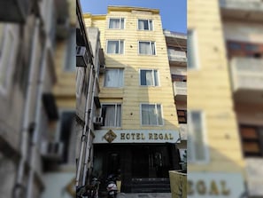 A multi-story building with the sign 'HOTEL REGAL' at the entrance. - Hotel O Regal (Amritsar)