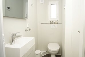 Bathroom - Vrbo Property (Sassnitz)