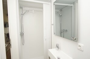 Bathroom - Vrbo Property (Sassnitz)