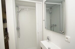 Bathroom - Vrbo Property (Sassnitz)