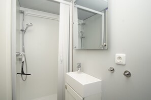 Bathroom - Vrbo Property (Sassnitz)