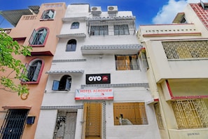 A multi-story building with a sign for 'OYO Hotel Acroway' and a 'Stick No Bills' sign. - Hotel O by OYO Acroview (Kolkata)