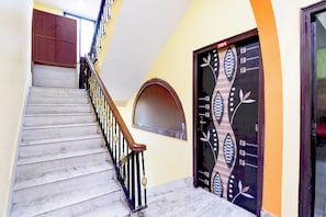 A staircase with marble steps and a black metal railing with golden accents. - Hotel O Ghosh Guest House (Barasat)