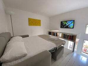 Room - New Listing (Firenze)