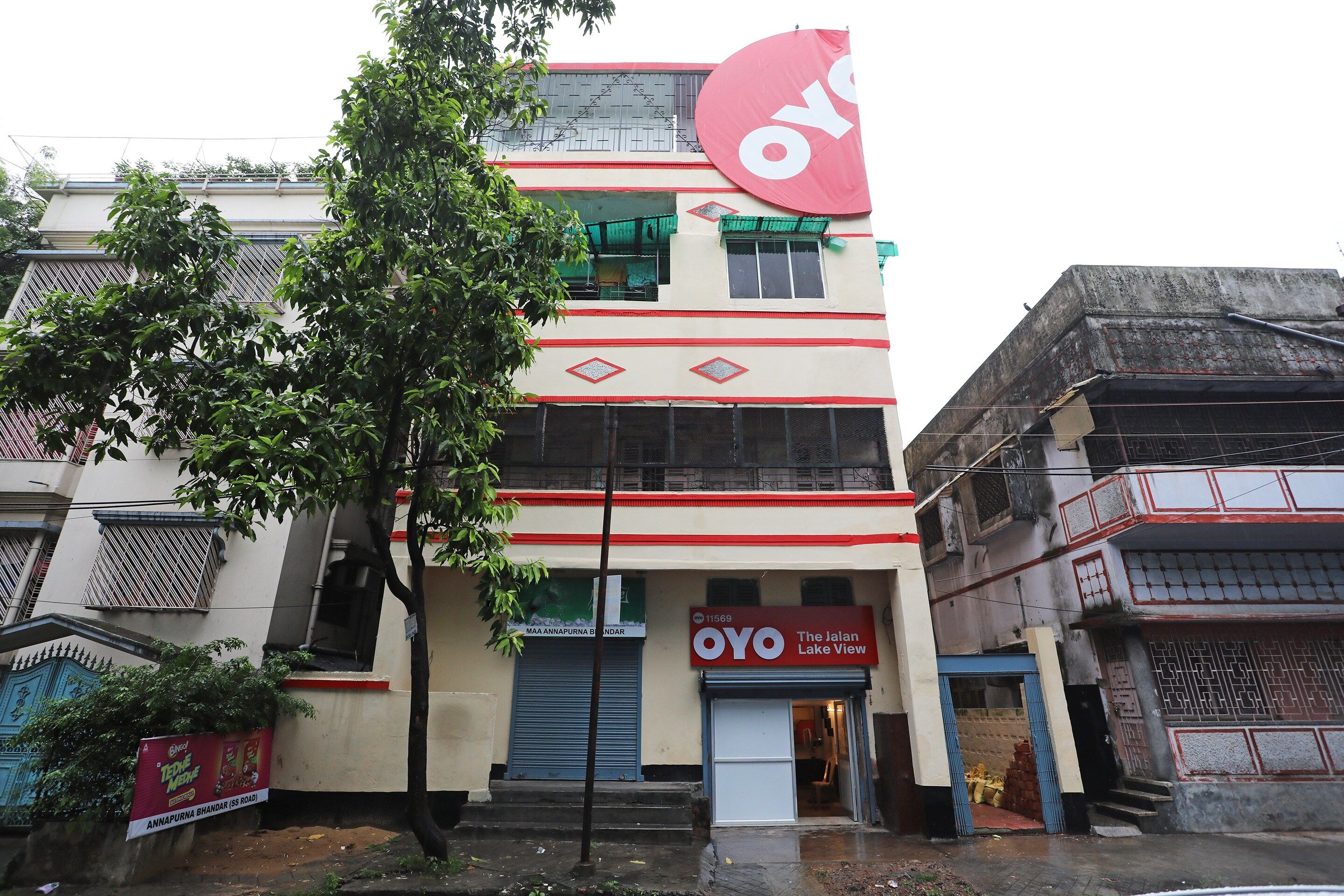 A building with a sign for OYO The Jaland Lake View.