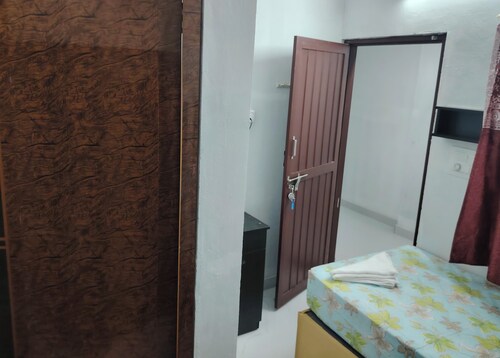 Family Residency -bedroom lodge with AC in charming Palakkad