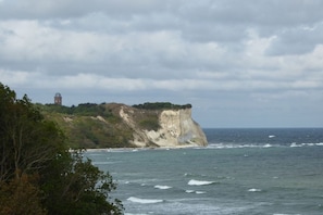 A coastal landscape with a prominent cliff and a tower on top. - Holiday apartment with 2 bedrooms (Breege\/Juliusruh OT Juliusruh)