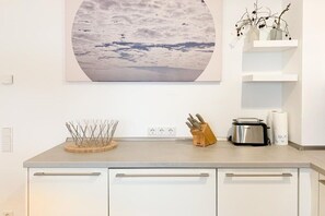 Untagged - Timmare III "Porthole" (Timmendorfer Strand)