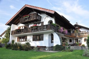 A two-story house with a balcony, a wooden roof, and a garden. - 3 in the Lingenhöl house (Sonthofen)
