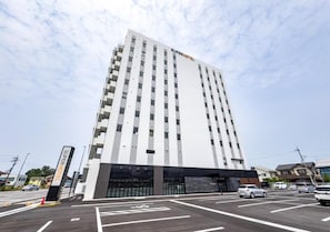 A modern hotel building with a prominent entrance and multiple floors. - Super Hotel Shiga Nagahama Tennen Onsen (Nagahama)