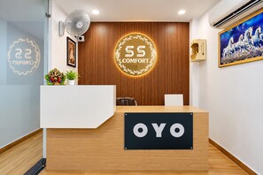 A reception desk with a sign that reads 'SS COMFORT' and 'OYO'. - Hotel O SS Comfort (Lucknow)