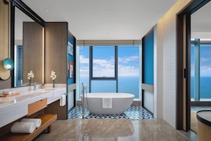 Bathroom - Hotel Indigo Yantai Golden Coast by IHG (Yantai)