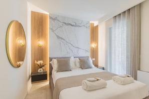 A modern hotel room with a large bed, a marble wall, and a large window with curtains. - Campo s Guest House Airport (BARI)