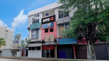 A multi-story building with various businesses including a hotel named 'OYO' and a restaurant named 'Nabby'.