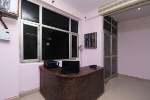 A room with a desk, a window, and a door. - Hotel O Capital Inn (Lucknow)