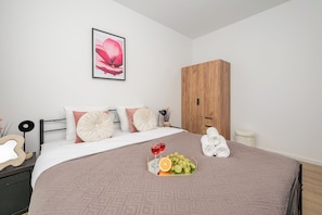 Room - Lumina 2-room Apt w/ Parking I Balcony (Warszawa)
