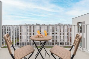 View from room - Lumina 2-room Apt w/ Parking I Balcony (Warszawa)