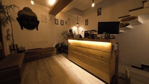 Lobby - Tara Van Manali (Dobhi)