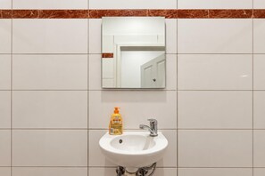 Bathroom - Drop Your Bags Discover Vienna near Westbahnhof (Vienna)