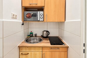 A compact kitchen with a microwave, kettle, and sink. - Drop Your Bags Discover Vienna near Westbahnhof (Vienna)