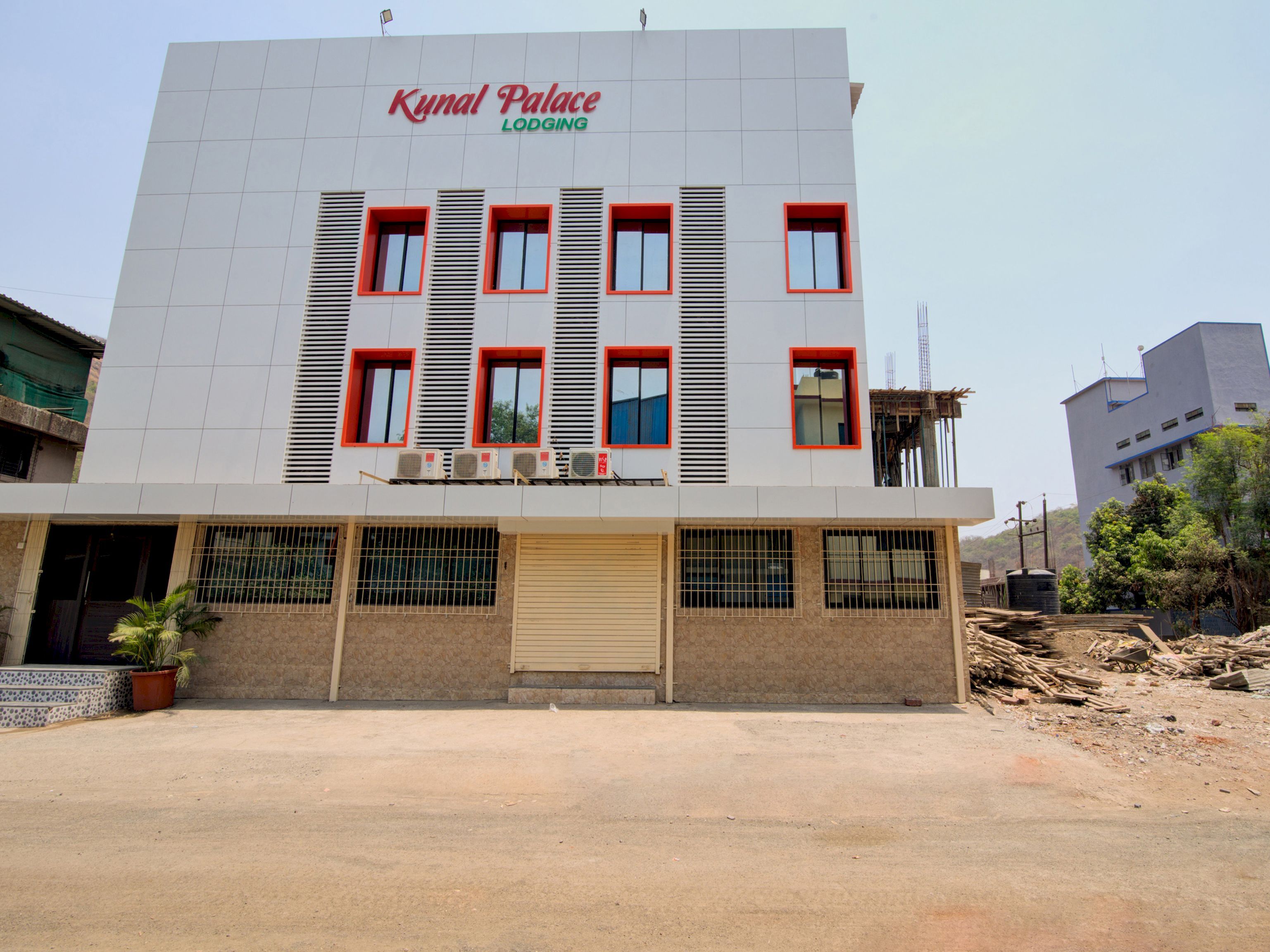 A building with the sign 'Kunal Palace Lodging' indicating it is a hotel.