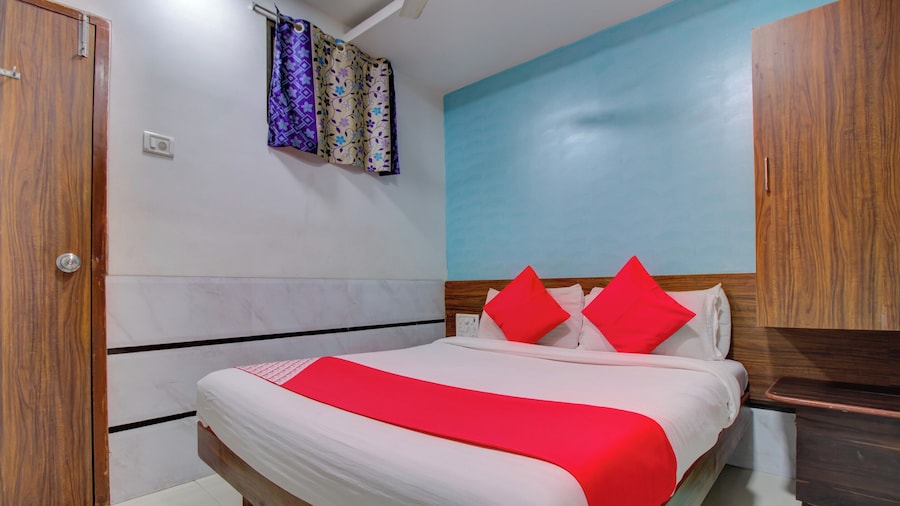 Hotel O by OYO Sion Residency