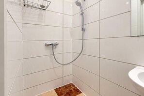 Bathroom - Vienna Beyond Your Door 1BR and Private Lounge (Vienna)