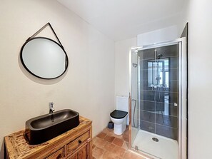 Bathroom - New Listing (Mèze)