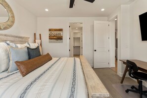 A bedroom with a bed, a desk, and a wardrobe. - Prospector Peaks: Private Pool + Loads of Fun (Washington)