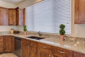 Fully Equipped Kitchen - Canyonlands #1: Loads of Family Games! (Santa Clara)