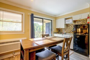 A dining area with a table, chairs, and a view of the outdoors. - Lake Lure Mtn Getaway w/ Private Balcony (Lake Lure)