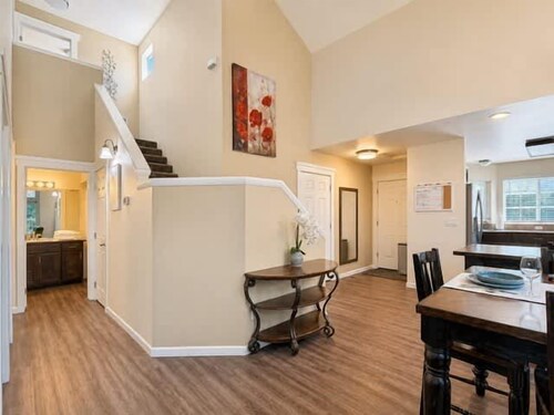 Spacious Midtown Home Walk to Lake Downtown
