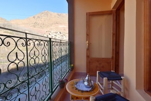 Outdoor dining - La Perle De Neige (Imlil)