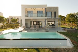 Pool - New Listing (Krnica)