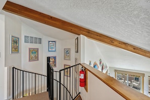 Third floor family suite entrance. King bed can only be reached through the Queen and Twin w/trundle entrance. - Large spacious home with 3 suites, views, large decks, steps to the beach (Manzanita)