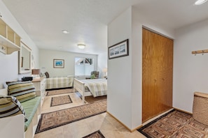 Lower floor bedroom with private bath and Queen and twin beds. - Large spacious home with 3 suites, views, large decks, steps to the beach (Manzanita)