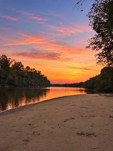 Riverview w/Dock/Sleeps 4